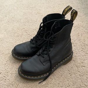 Doc Marten’s Women’s 5 black leather!